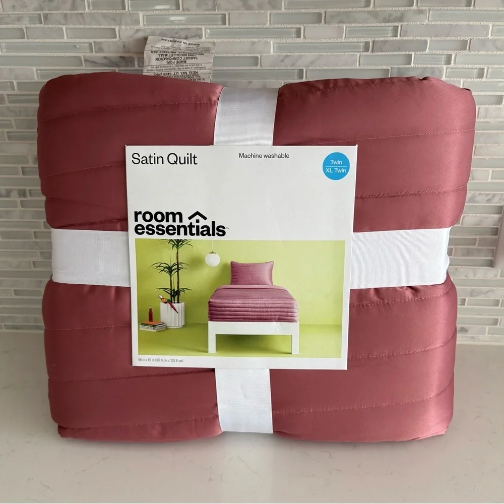 Room Essentials Satin Quilt Twin Twin XL